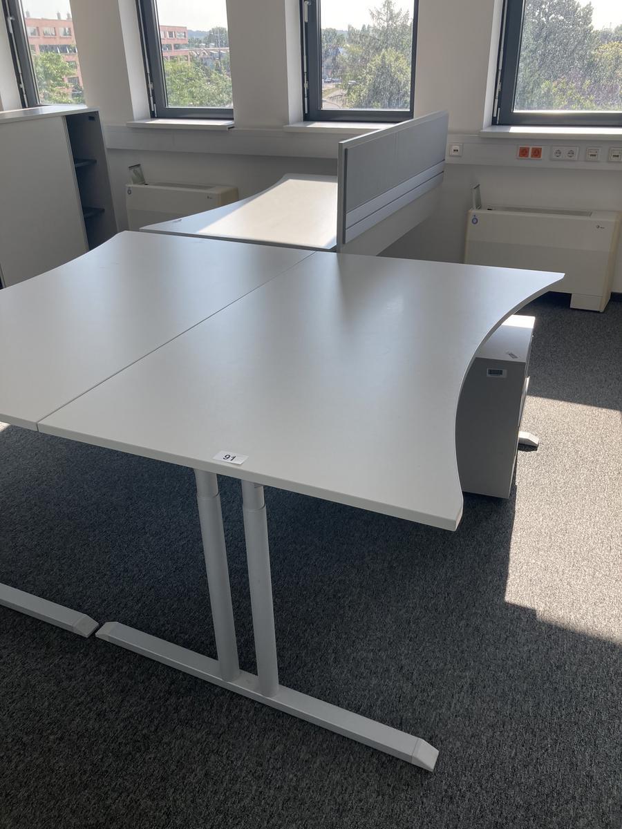 Schreibtisch ohne Rückwand, geschwungen, Maße: ca. 160 x 85 x 100 cm